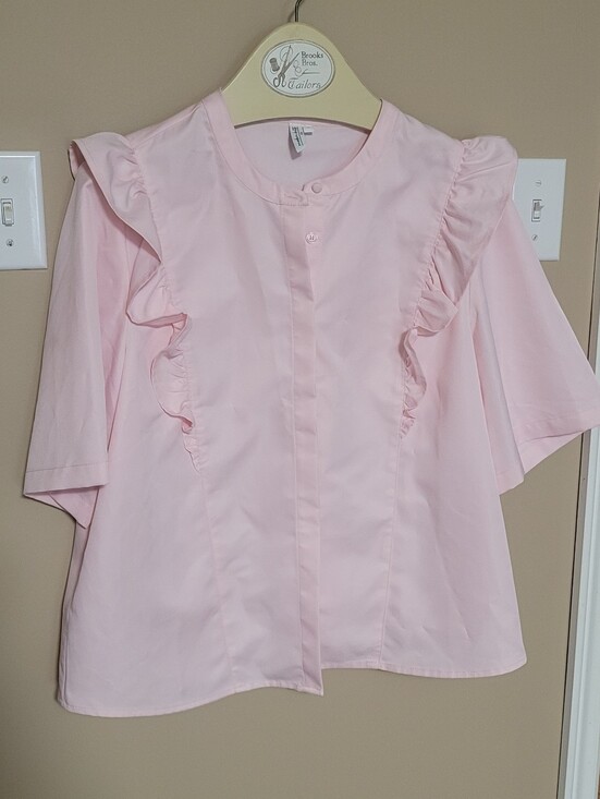 Tops - 💚10 for $10💚 Bundle and save Soft Pink Ruffle Front Top